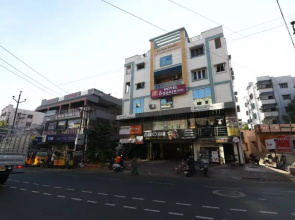 B Square Inn By OYO Rooms