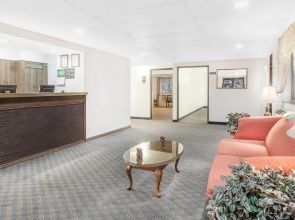 Super 8 By Wyndham Queensbury Glens Falls/Lake George Area