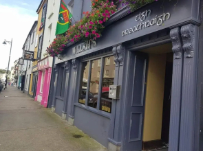 Walshs Apartments , Apt 1