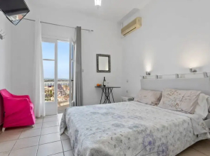 Vibrant Spetses - Mata Colorful Nest