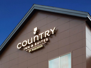 Country Inn & Suites by Radisson, Monterey Beachfront-Marina, CA