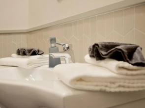 Standard Apartment by Hi5 - Kecskemeti street suite