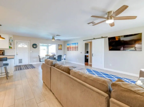 Family-friendly Tempe Home w/ Free Heated Pool!