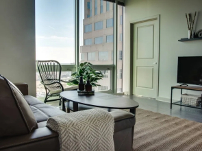 Luxury 2BR Apt In Uptown City View