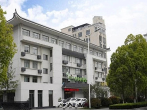 Vatica Hotel Anqing Wuyue Square Bo'ai Hospital