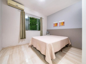 025 - Lindo Residencial com Piscina e Jacuzzi em Bombas