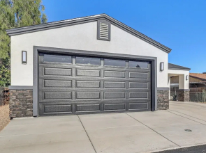 2 Mi to Colorado River! Home w/ Dog-friendly Yard