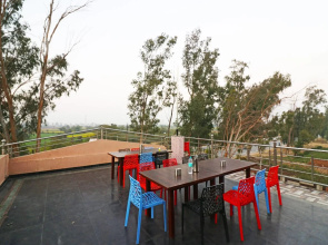 Tr Hotel By OYO Rooms