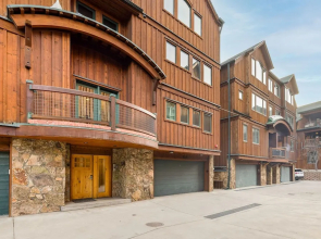 8201 Mill Creek - Private Hot Tub! 3 Bedroom Condo by RedAwning