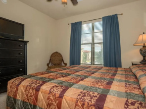 904 Charo Pkwy, Unit 533 4 Bedrooms, 3 Bathrooms