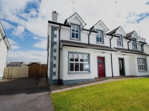 Beautiful Three Bedroom Home In Bundoran