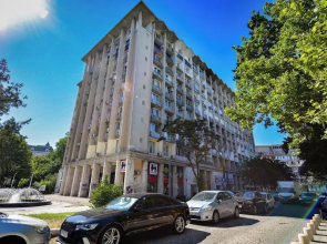 Blue Moon - One Bedroom - Romana Square