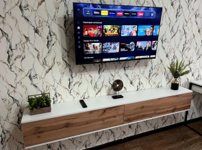 Sutki kak doma on Kretova