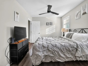 Spacious 4br Mozley Park Home With Fenced Yard 4 Bedroom Home