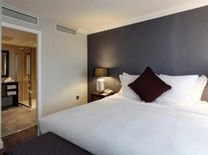 Renaissance London Heathrow Hotel