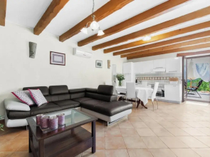 Holiday House with Pool Villa Ladybug