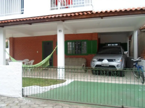 Casa a 50 metros da praia da Armação