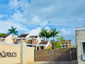 Seaview Paradise Sleeps 3 With Pool