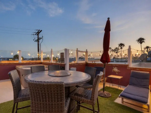 Shoreline Villa by Avantstay Steps to the Beach Bay Pier