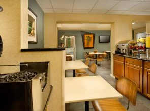 Silver Cloud Inn Portland