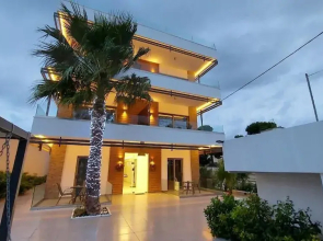 Finikas Suites & Apartments by Airstay