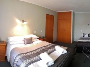 Academy Lodge Motel