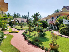 Coconut Grove Beach Resort