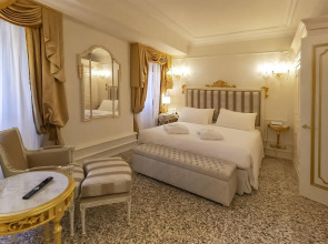 Cà Bonfadini Historic Experience Hotel Venice