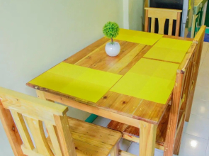 NoMadsMNL Backpackers Homestay