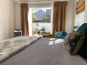 Priv. Courtyard and Entrance with Spacious bedroom