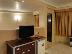 Hotel Piroozy