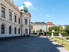 Feel the city life from the Gustav Klimt studio