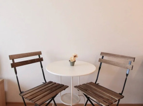 Seaside 1 BR Apartment With Balcony, up to 4 Pax