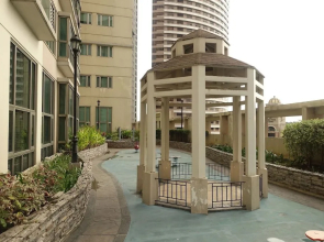 Luxury Condo at Forbeswood Parklane