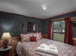 Starry Night, 1 Bedroom, Gas Fireplace, Midtown, Sleeps 2