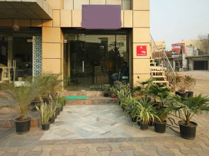 OYO 8240 Golden Park Palam Vihar