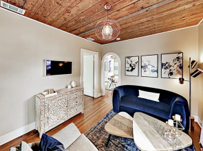 Travis Heights Bungalow - 2 Br Cottage