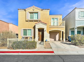 Stylish House w/ Patio, 8 Mi to Vegas Strip!