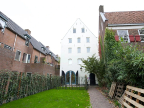 Canal Garden Apartment