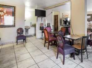 Econo Lodge Downtown