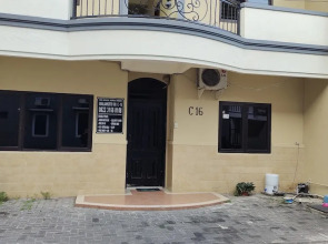 Hotel O C16 Siwalankerto Syariah