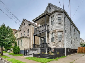 Convenient Elizabeth Apartment w/ Private Balcony!