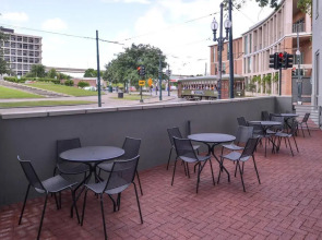 Holiday Inn Express New Orleans - St Charles (ex Modern Hotel)