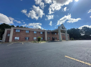 Lamar Inn and Suites