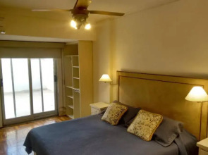 ¡Pleno Centro Con Patio Grande Y Cochera!