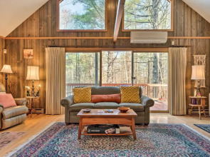 Mountain-view Conway Cabin ~ 9 Mi to Slopes!