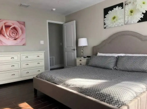 Parsley · New! Luxury, Near Disney & Universal. Sleep 9