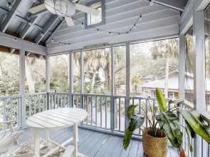 Vanilla Cottage on 30-acre Preserve!