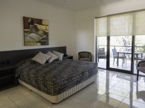 Western Gateway Motel and Apartments