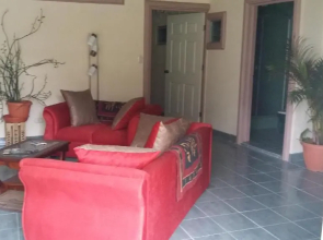 Room in BB - Top of the Mountain, new American owned Gated apart- hotel Bnb modern facility